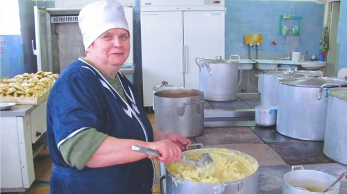 Школьные обеды могут быть недорогими и вкусными. Это правда?
