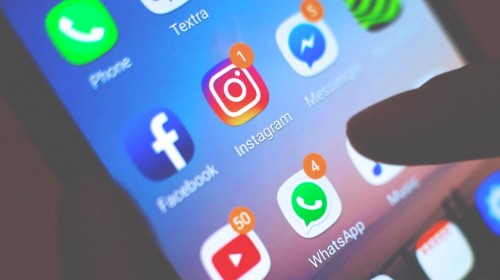 Facebook прослушивает наши телефоны. Это правда? Зачем это нужно?